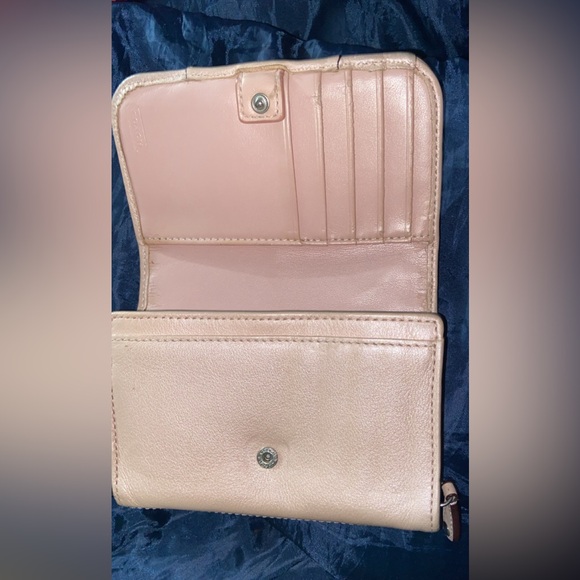 Coach pink leather bifold wallet - Picture 2 of 10